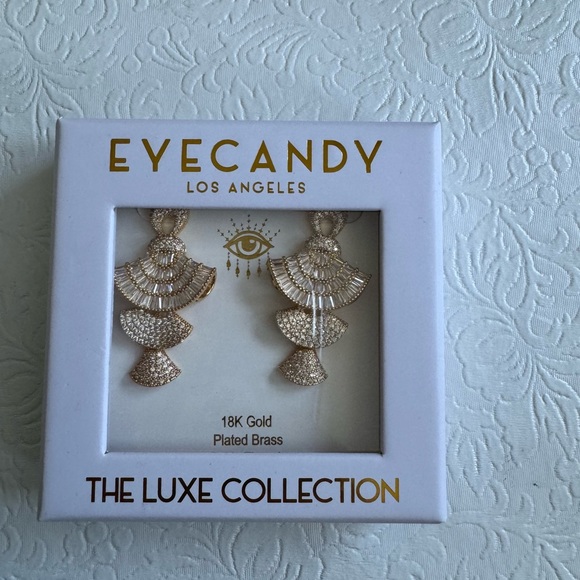 Eye Candy Fanfare CZ Dangle Earring - Picture 4 of 4